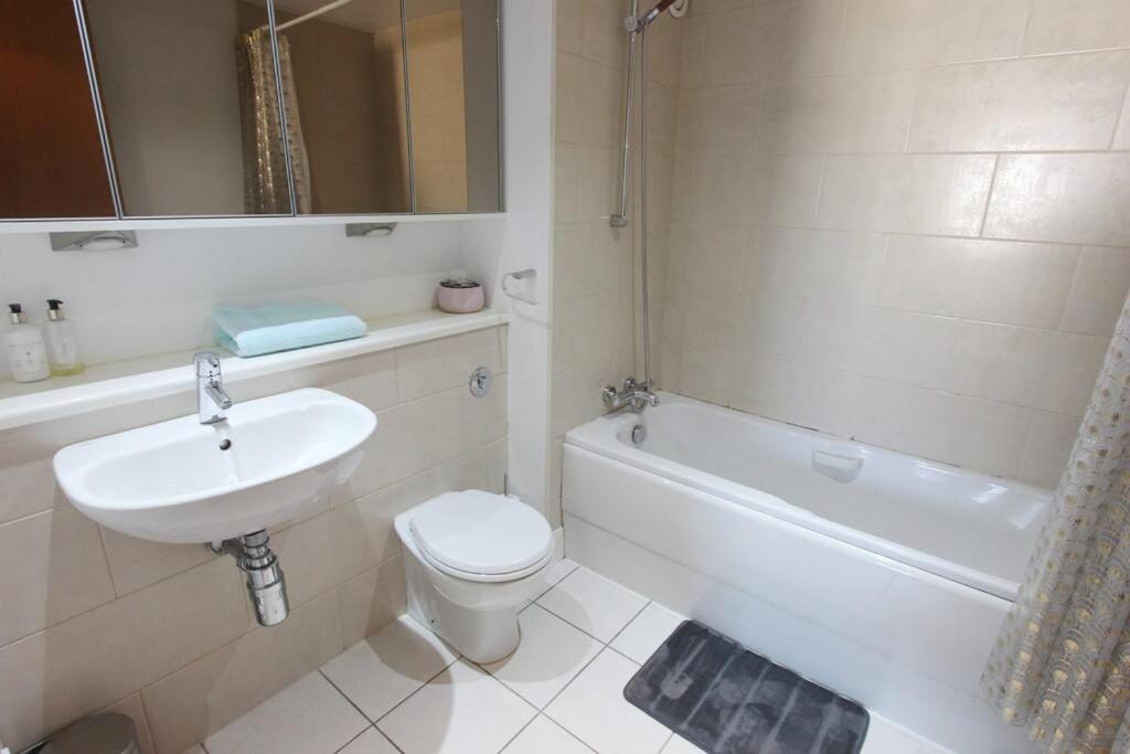 Spacious 2 Bed, 2 Bath Apartment -The Shore, Leith エディンバラ エクステリア 写真