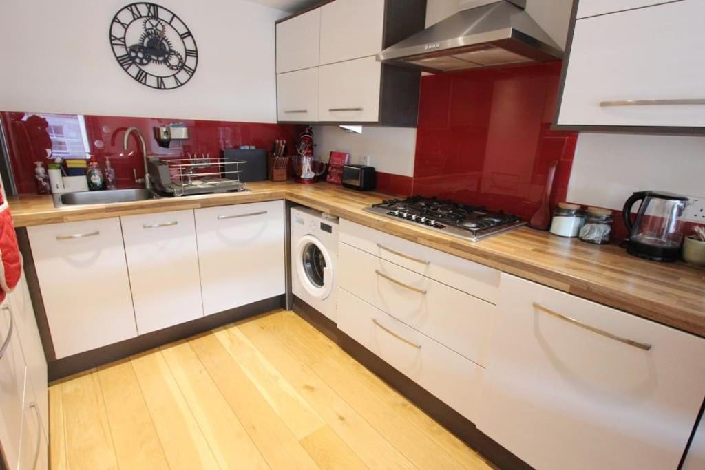 Spacious 2 Bed, 2 Bath Apartment -The Shore, Leith エディンバラ エクステリア 写真