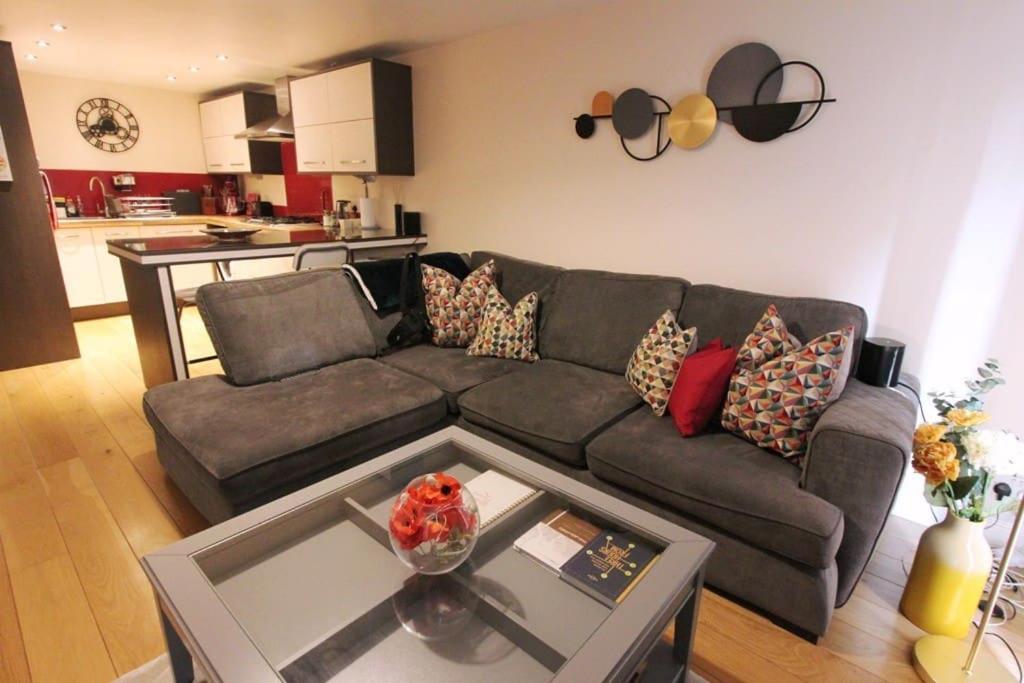 Spacious 2 Bed, 2 Bath Apartment -The Shore, Leith エディンバラ エクステリア 写真