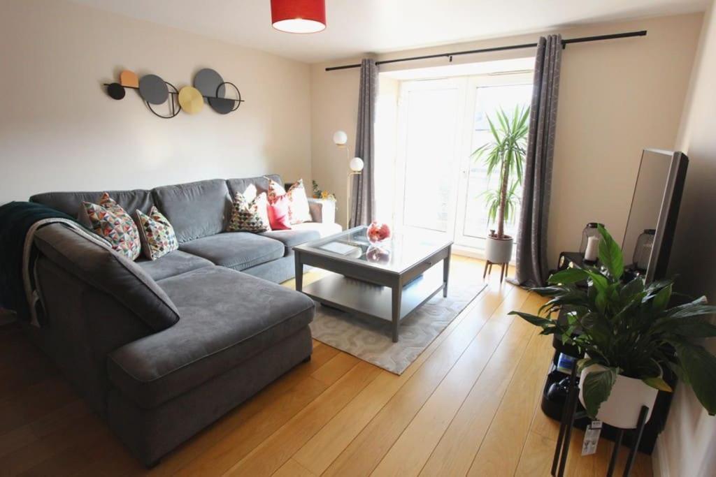 Spacious 2 Bed, 2 Bath Apartment -The Shore, Leith エディンバラ エクステリア 写真
