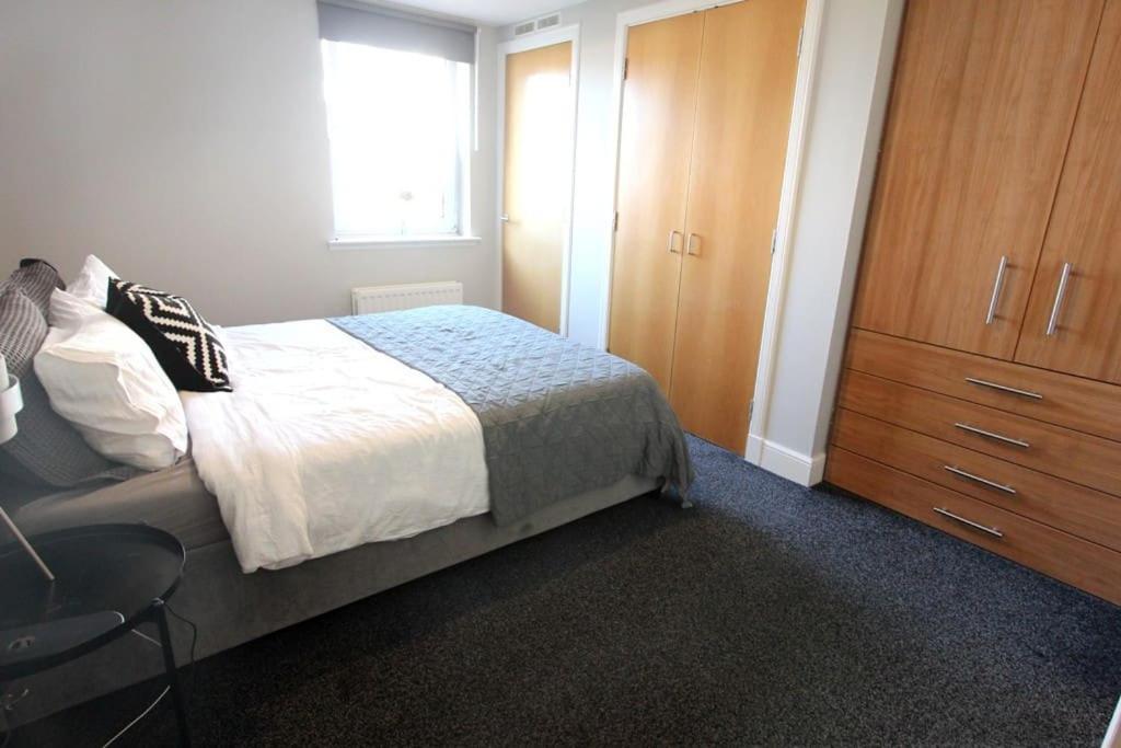 Spacious 2 Bed, 2 Bath Apartment -The Shore, Leith エディンバラ エクステリア 写真