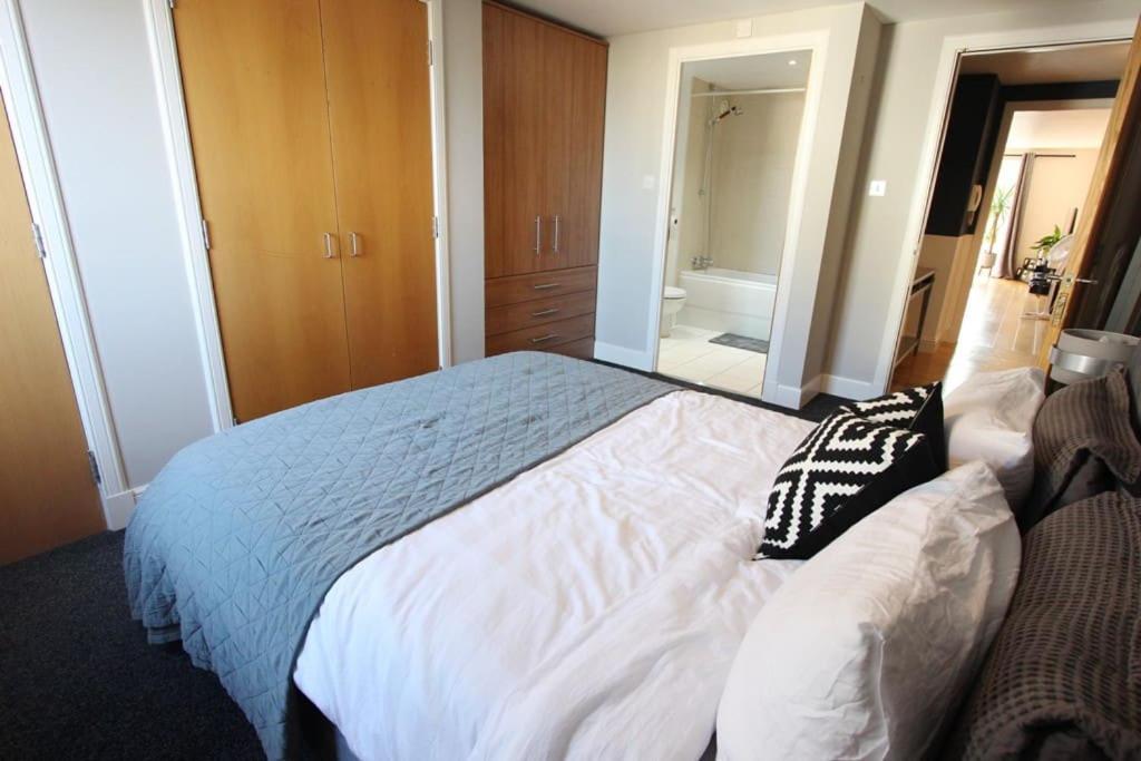 Spacious 2 Bed, 2 Bath Apartment -The Shore, Leith エディンバラ エクステリア 写真