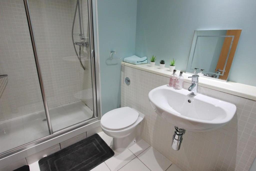 Spacious 2 Bed, 2 Bath Apartment -The Shore, Leith エディンバラ エクステリア 写真
